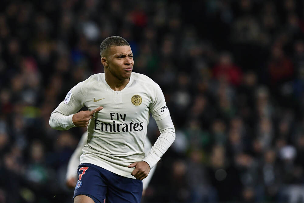 老兵不死！瓦尔迪赛前领取意甲11月最佳球员奖杯